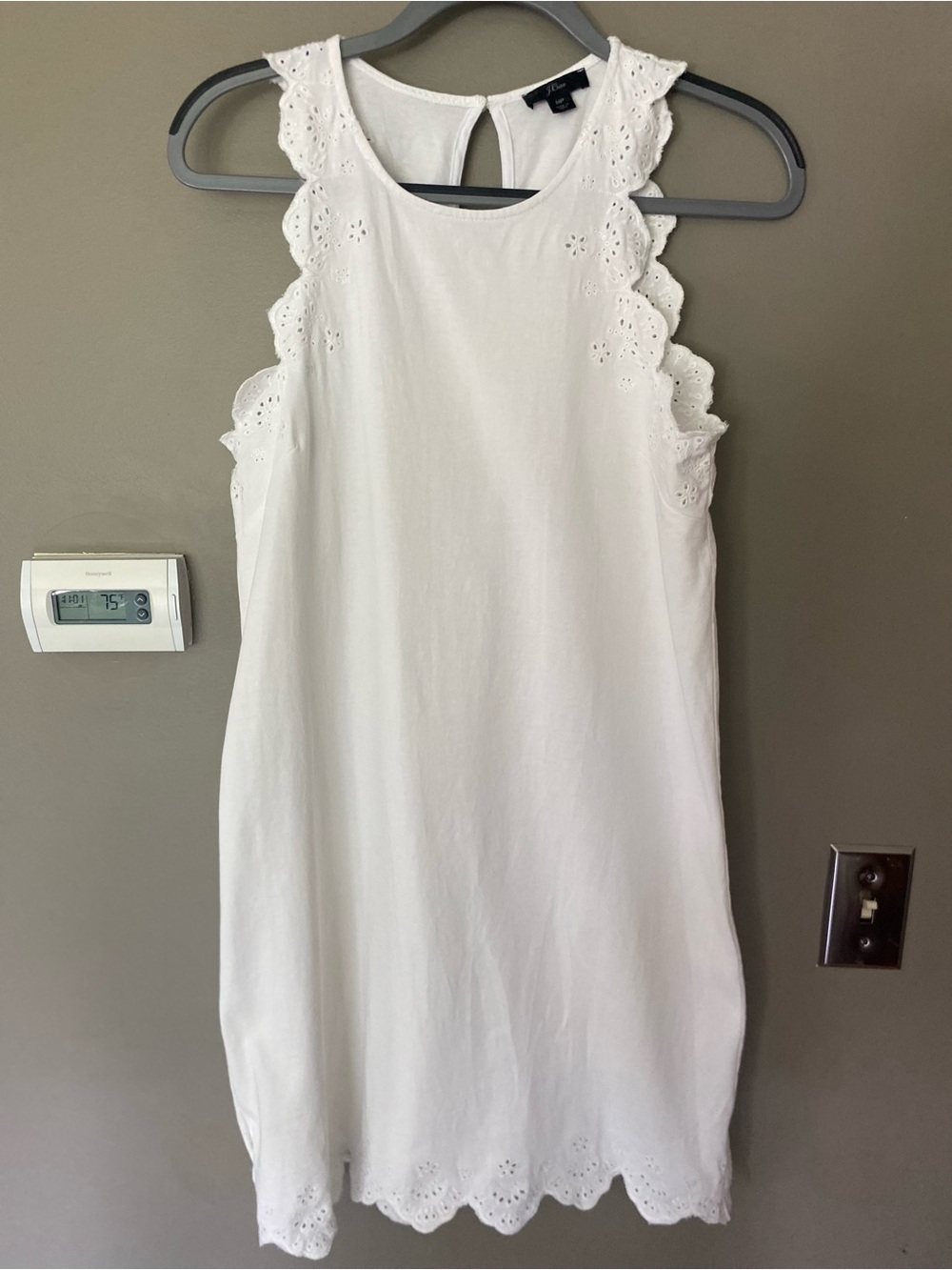 J. CREW Sleeveless White Knit Eyelet & Scallop Trim Tank Shift Dress Size MP - Picture 2 of 8